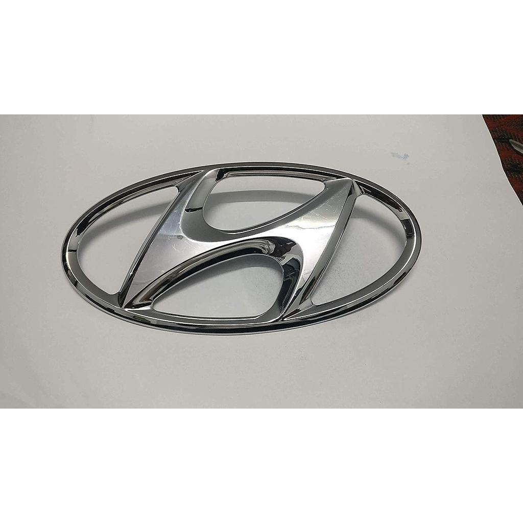 front radiator grille H logo emblem in dark chrome for 2022 Hyundai Tucson